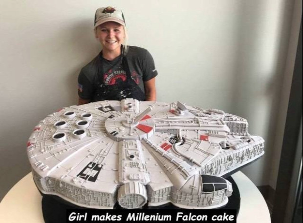 Hétvégi dizájn torta Star Wars SW Millenium Falcon