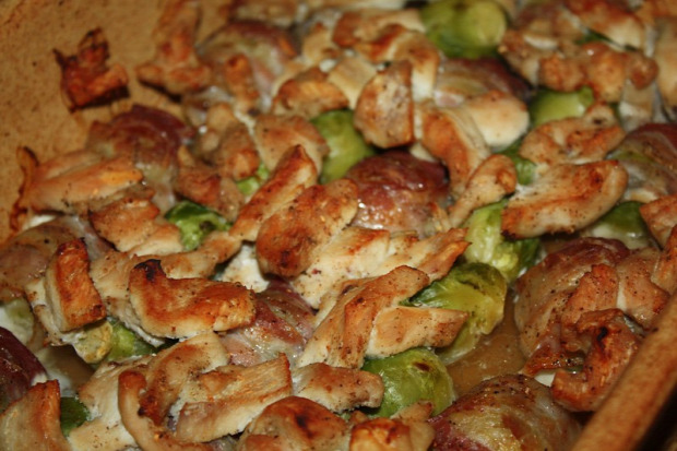 recept melegétel főétel húsétel csirke mell bacon kelbimbo sajtszósz