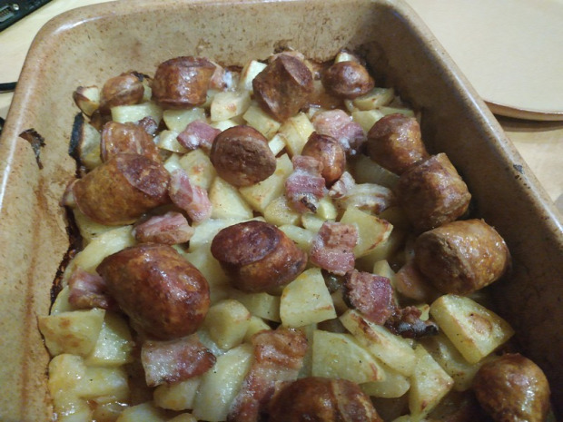 recept melegétel főétel sült krumpli burgonya kolbász szalonna