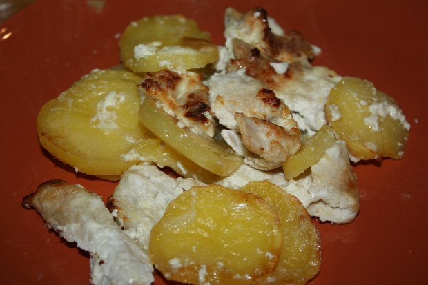 recept melegétel főétel húsétel serpenyős csirke krumpli tejföl