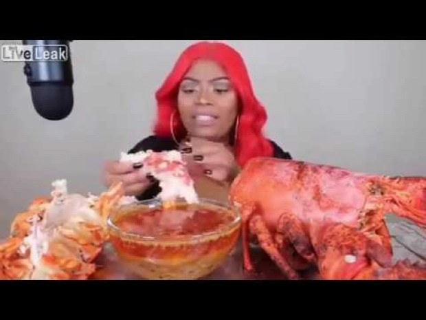 videó homár evés