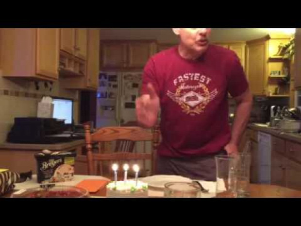 videó torta gyertya fújás