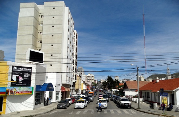 Tipikus utcakép Comodoro Rivadaviában