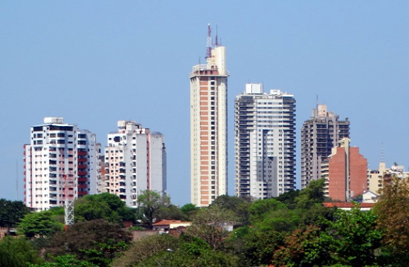 Toronyházak épülnek Asunción szerte