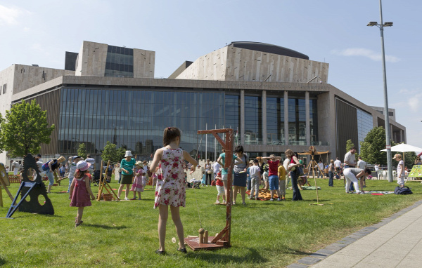 Gyereknap gyermekhap Rehab Critical Mass ezer lámpás éjszakája