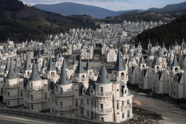 A világ érdekes kastély mesebeli lakópark csőd