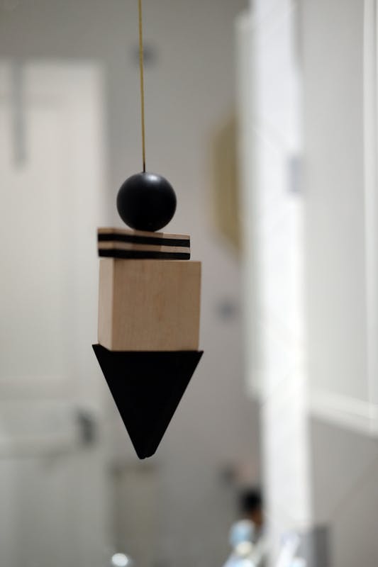 kis lakás albérlet átalakítás merész falak geometriai formák ábrák