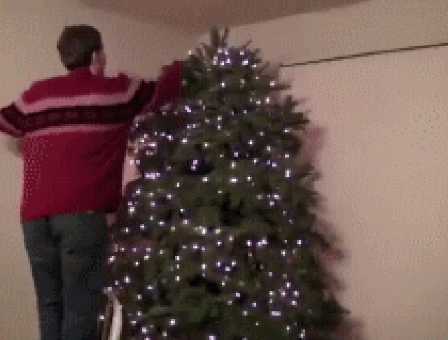 Karácsony karácsonyfa állítás díszítés probléma összeállítás fail stabilitás
