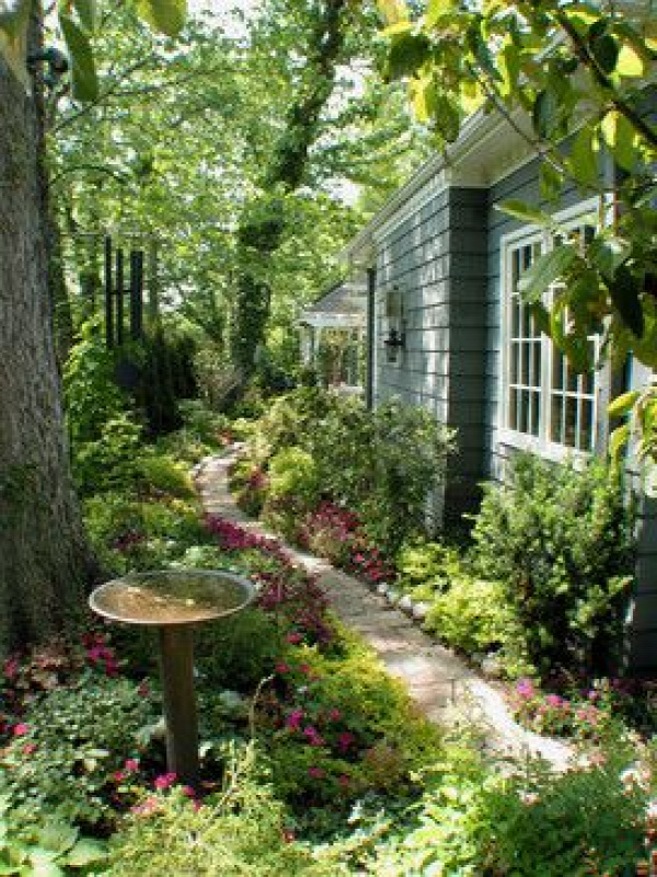 5 Inspiring Ways to Create a Cottage Style Garden ~ Humpdays with Houzz - Town & Country Living