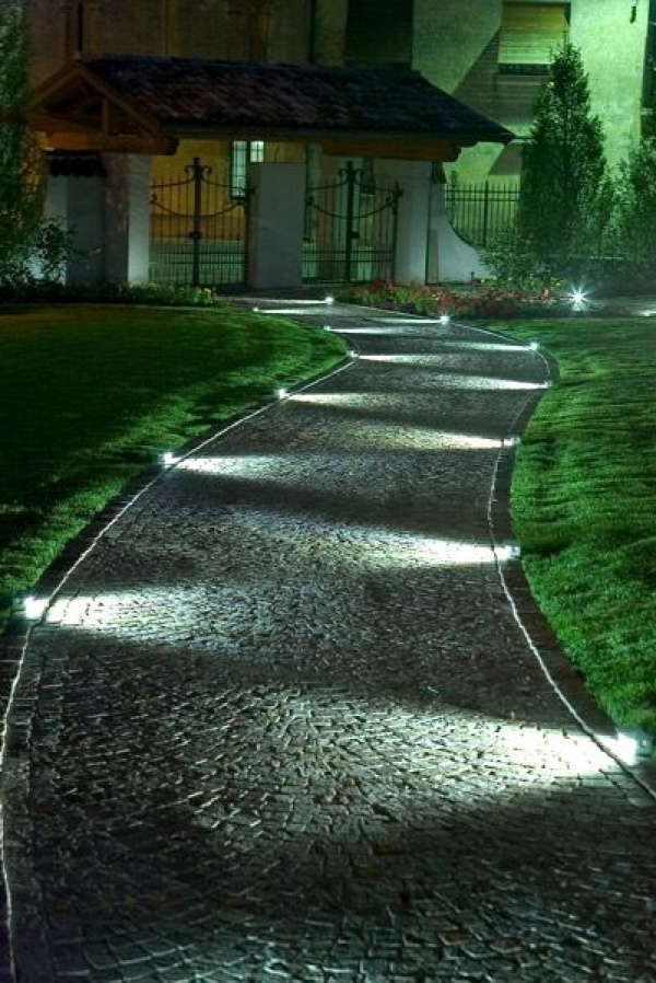 Create lovely patterns in your #garden at night with light like this using Led walkway lighting