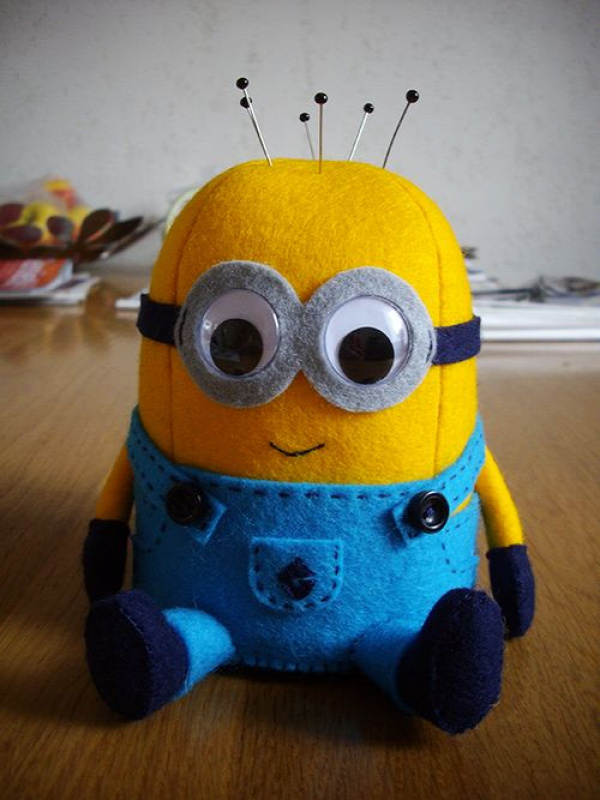 Here is a step-by-step tutorial for my big Minion pincushion. I’m no pro at explaining so if something is unclear, feel free to ask me about it :) If the download link isn’t working for you, please...