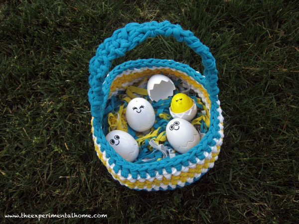 40+ Creative Ideas to Repurpose and Reuse Your Old T-shirts --&gt; T-shirt Yarn Easter Basket