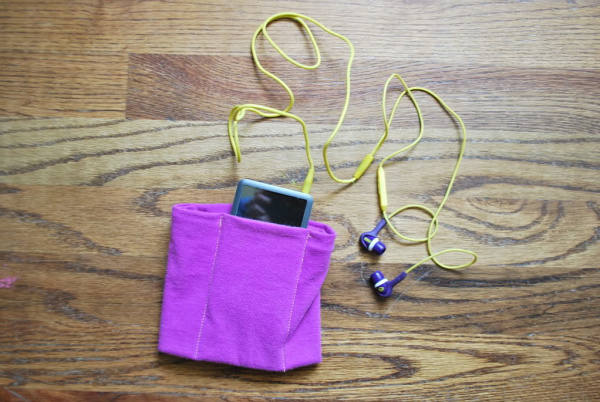 40+ Creative Ideas to Repurpose and Reuse Your Old T-shirts --&gt; DIY Ipod Holder from Old T-shirt