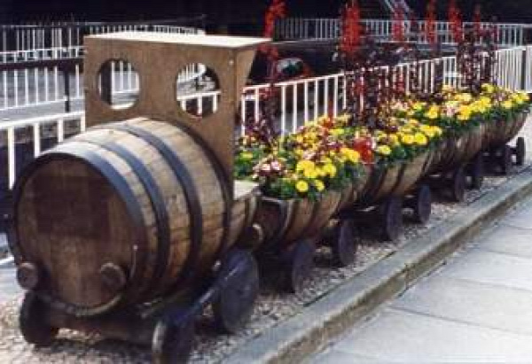wood-train-planter4.jpg