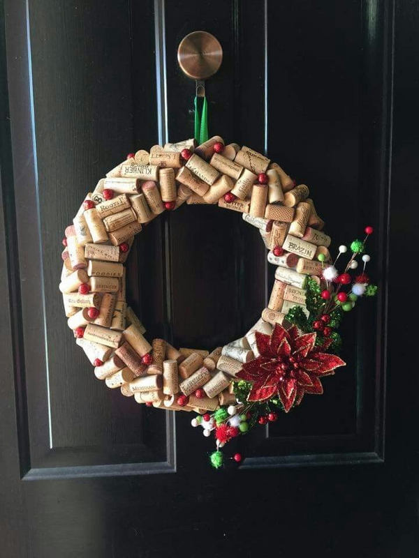 front door christmas decoration DIY cork wreath ideas poinsettia