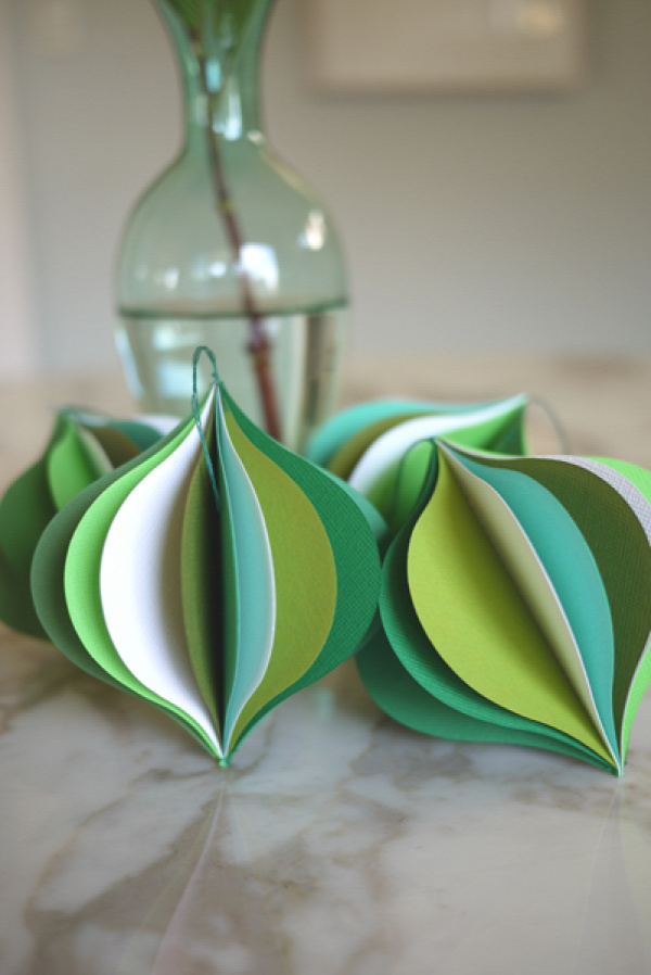 green paper ornaments | cool mom picks karácsony papírdísz DIY papírcsillag