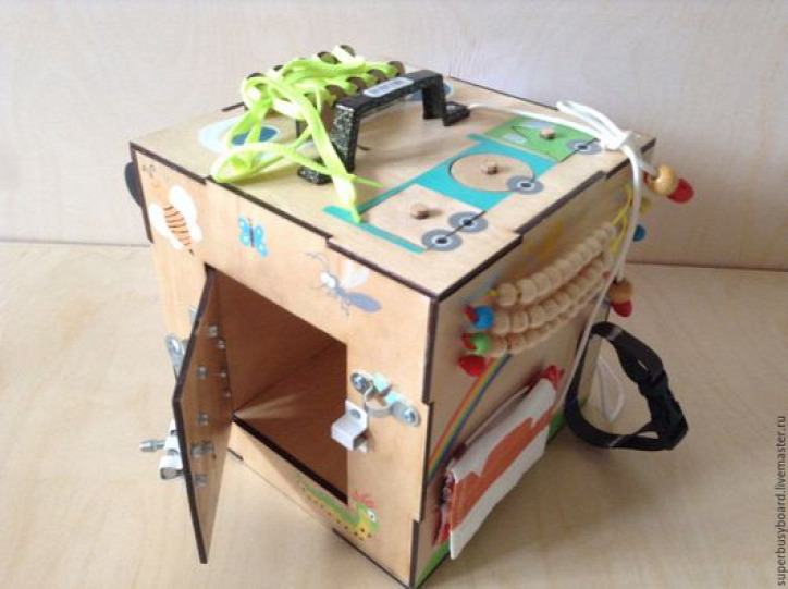 újrahasznosítás matatófal busy board fejlesztő játék gyereknek
