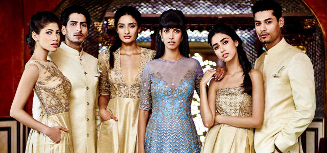 tradíció ahimsza foglalkozások hírességek indiai ruhák üzlet indiai nők