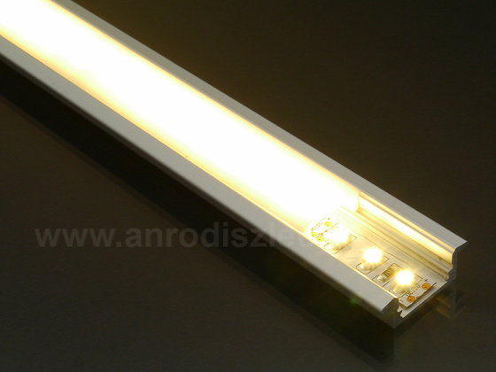 Melegfehér LED szalag opál takarós LED sínben. Forrás: www.anrodiszlec.hu