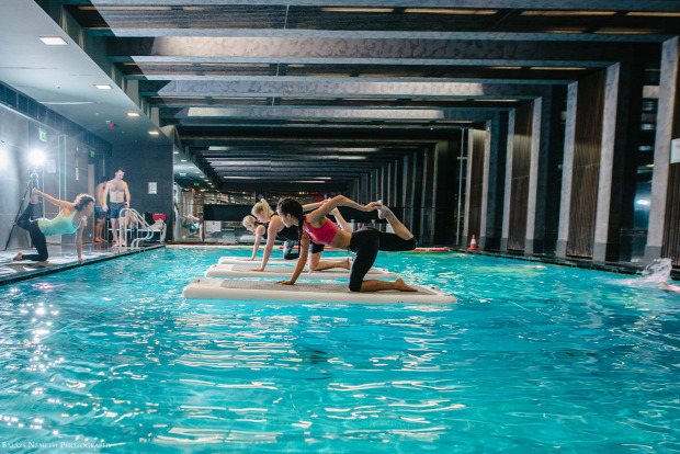 vízen sport hiit tréning medence víz budapest jóga SUP