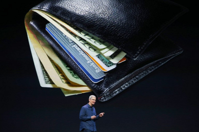 Tim Cook  a teljes pénztárcát iPhone-ra cserélné