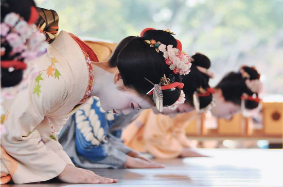 japán köszönés protokoll utazás szokás keleti kulturális  szokások  idegen etikett és a protokoll  bocsánat régi tradíció