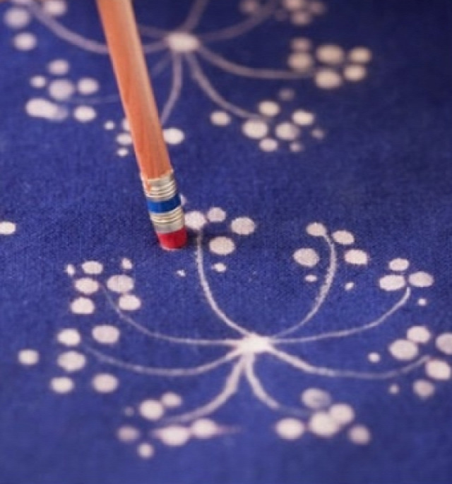 Textil festés fehérítővel karácsony ünnep ötlettár ajándék karácsonyi ajándék kötés horgolás fonal fonál textil újrahasznosítás melegítőpárna hűtőpárna zokni sütemény keksz mézeskalács tic-tac cukorka filléres hóember emlék só-liszt gyurma nutella csillag képeslap üdvözlőlap angyal karácsonyfa csoki csokoládé