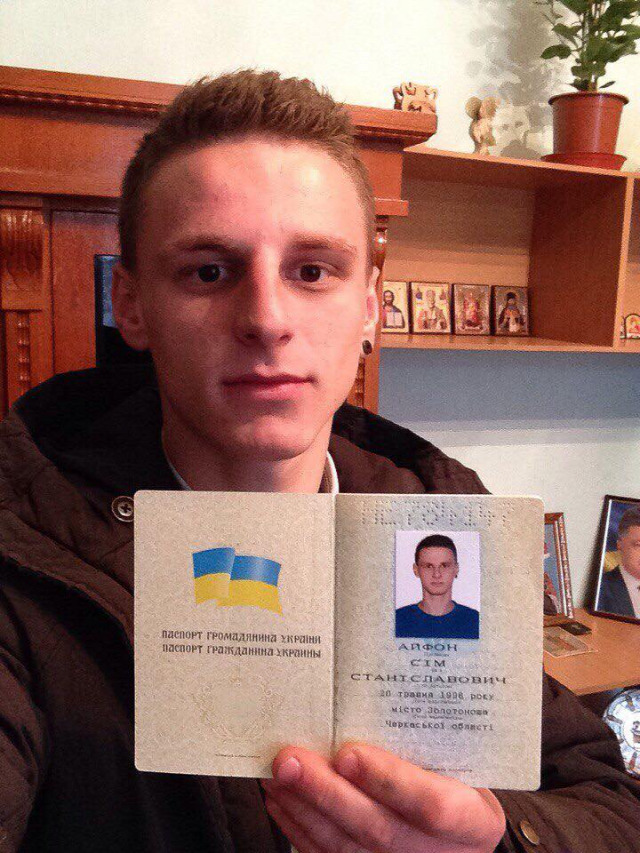 Ukrajna Ájfon Szim névváltoztatás okostelefon