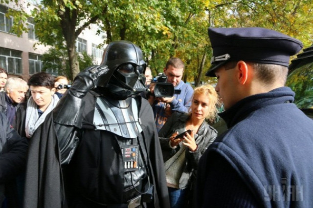 Ukrán rendőr, sötét nagyúr