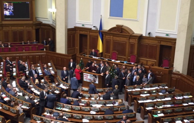 ukrajna ukrán parlament gránát megbénították az ukrán parlamentet