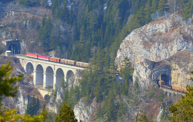 Ausztria Alsó-Ausztria Semmering vonat Semmeringbahn