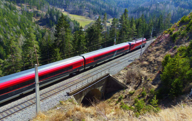 Ausztria Alsó-Ausztria Semmering vonat Semmeringbahn