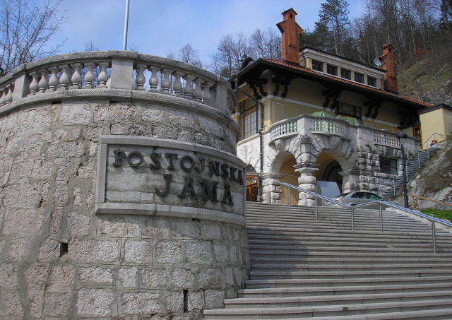 Szlovénia barlang Postojna cseppkőbarlang