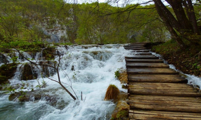 Horvátország szurdok túraút Plitvice vízesések