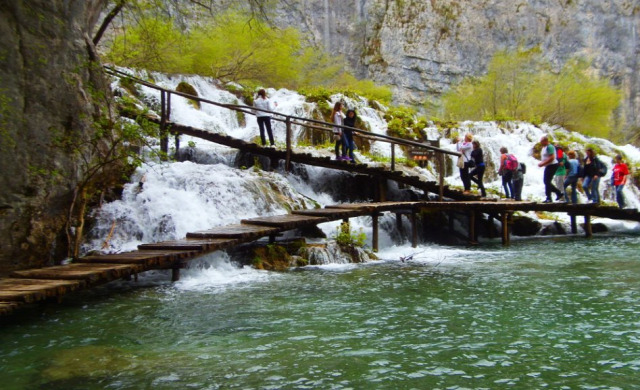 Horvátország szurdok túraút Plitvice vízesések