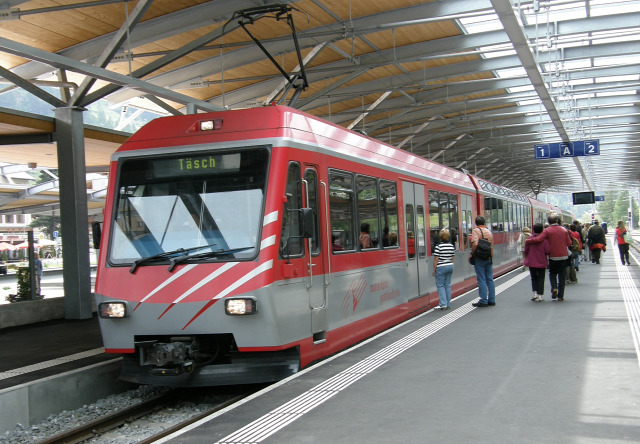 Svájc fogaskerekű vasút vonat Zermatt