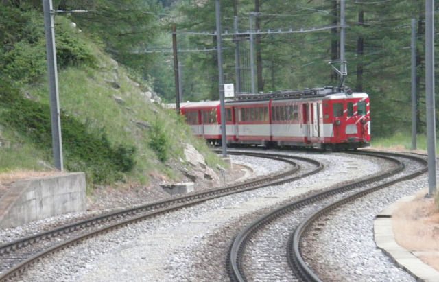 Svájc fogaskerekű vasút vonat Zermatt