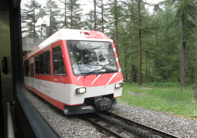 Svájc fogaskerekű vasút vonat Zermatt