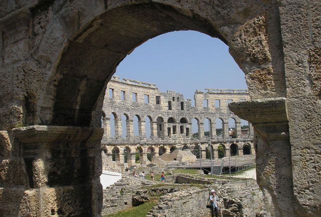 Colosseum az Isztri n Pula Kir ndul