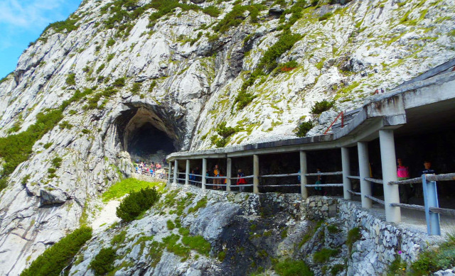 Ausztria Salzburg tartomány barlang Werfen Eisriesenwelt