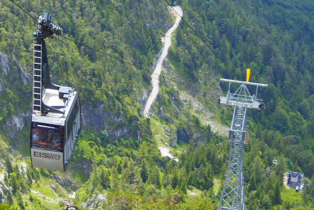 Ausztria Salzburg tartomány Werfen nagy-kabinos felvonó Eisriesenwelt