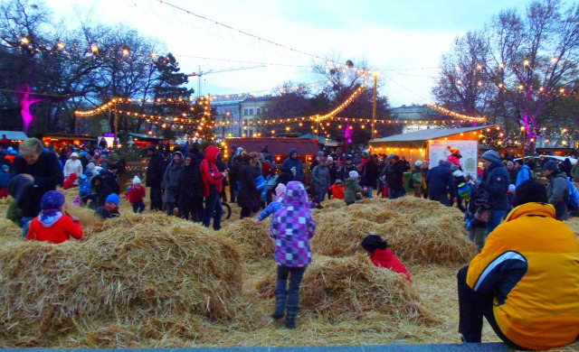 Ausztria Bécs adventi vásár Karlsplatz