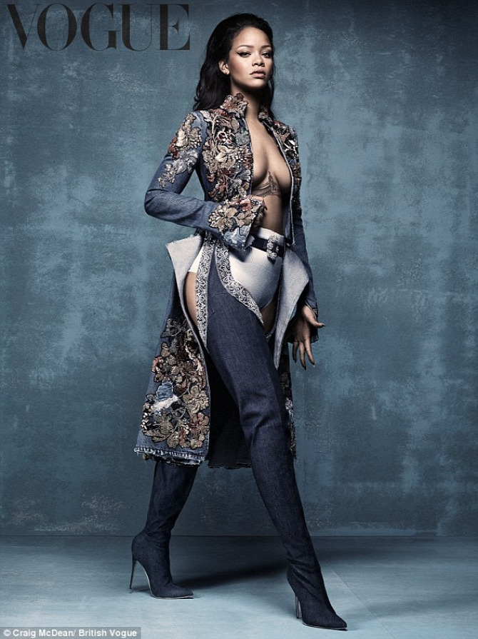 Manolo Blahnik Rihanna csizma British Vogue