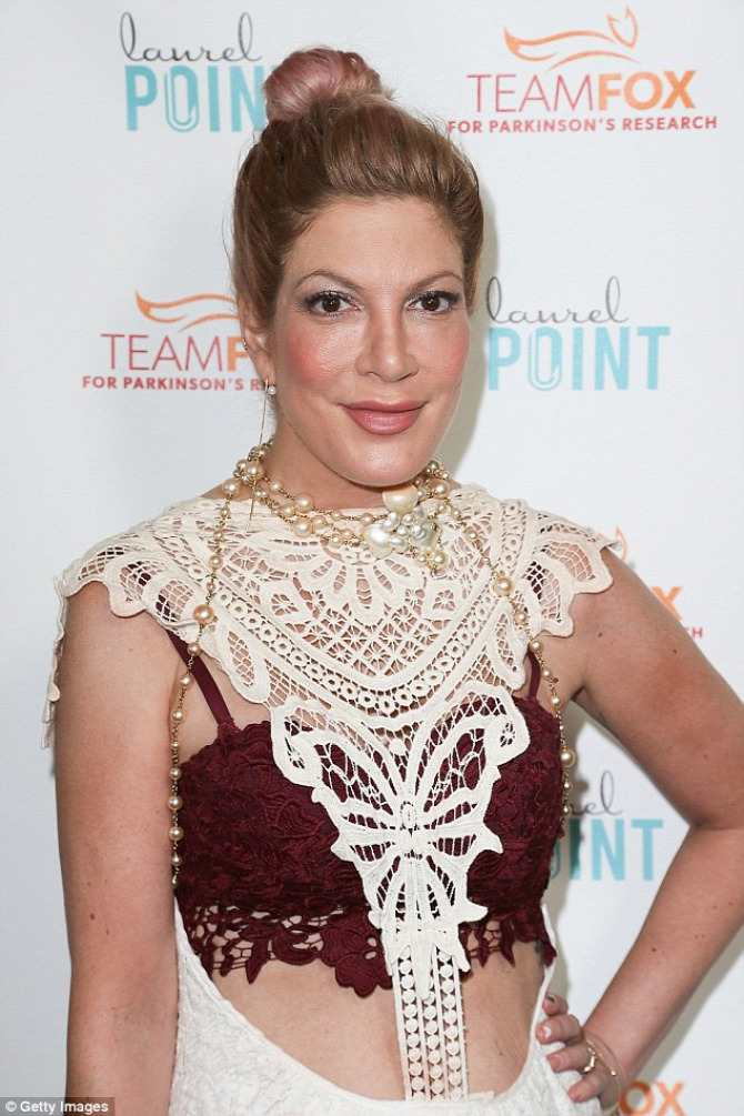 Tori Spelling retró csipke