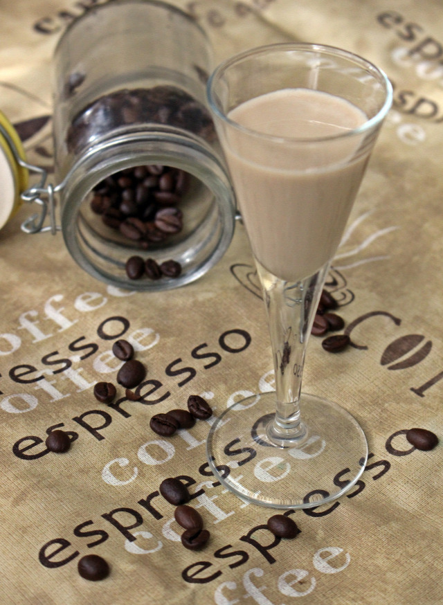 kávélikőr gasztroajándék likőr kávé cukor sűrített tej kávétejszín rum vendégvárók