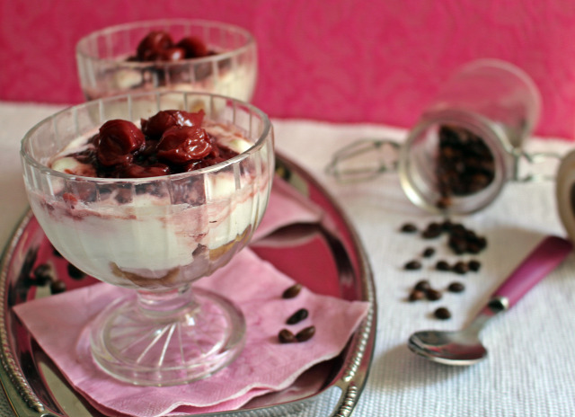habtejszín görög joghurt joghurt cukor porcukor meggy rumaroma pohárkrémek édességek babapiskóta kávé
