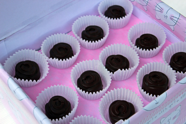 bonbon marcipán meggy étcsokoládé csoki pasztilla édességek