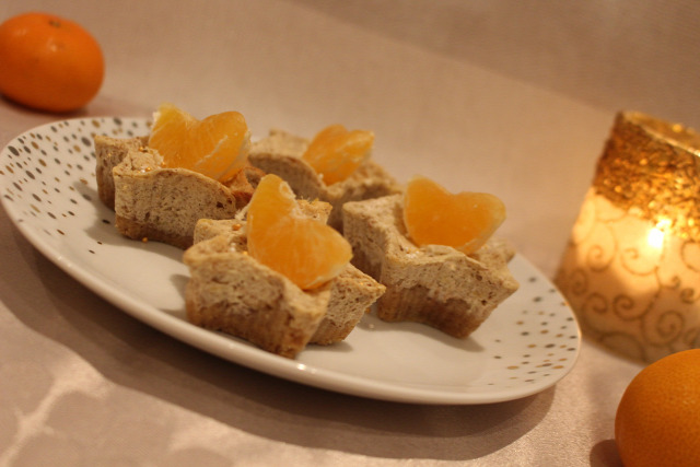 sajttorta cheesecake mascarpone krémsajt narancs mandarin dekorcukor keksz fahéj ánizs szegfűszeg tejföl tojás vaj advent adventi naptár karácsony