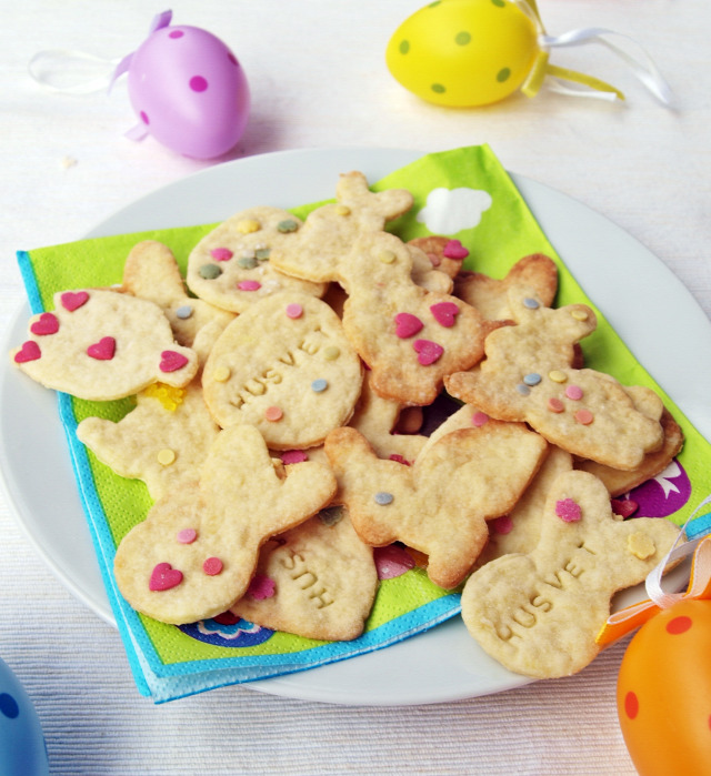 húsvét keksz dekorcukor készülődés édességek gyerekek sütipecsét