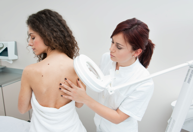 anyajegy bőrgyógyászati szűrővizsgálat anyajegy eltávolítás bőrgyógyászat  bőrrák melanoma anyajegyszűrés
